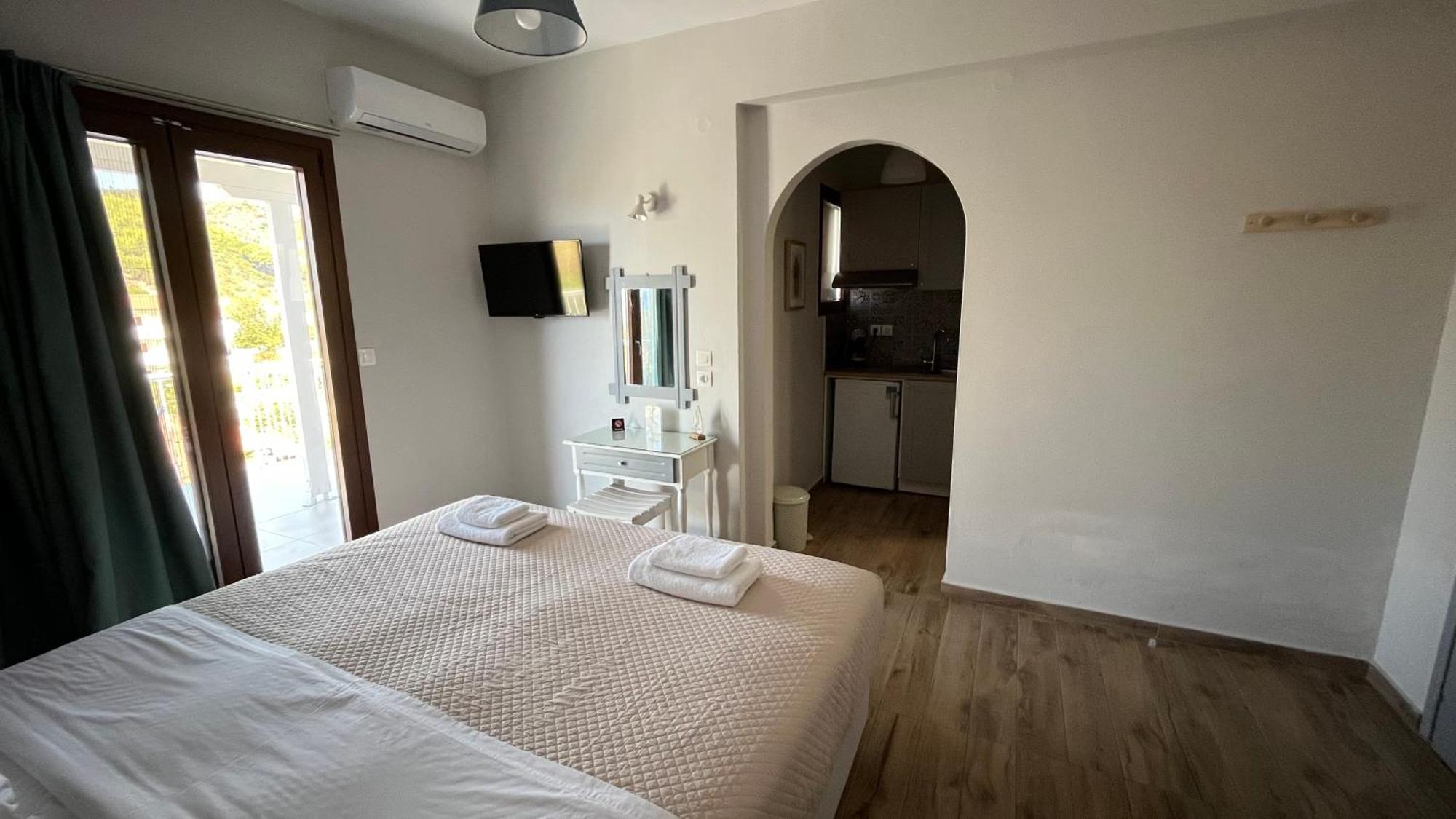 Golden Evelyn Apart otel Aya Paraskevi Dış mekan fotoğraf